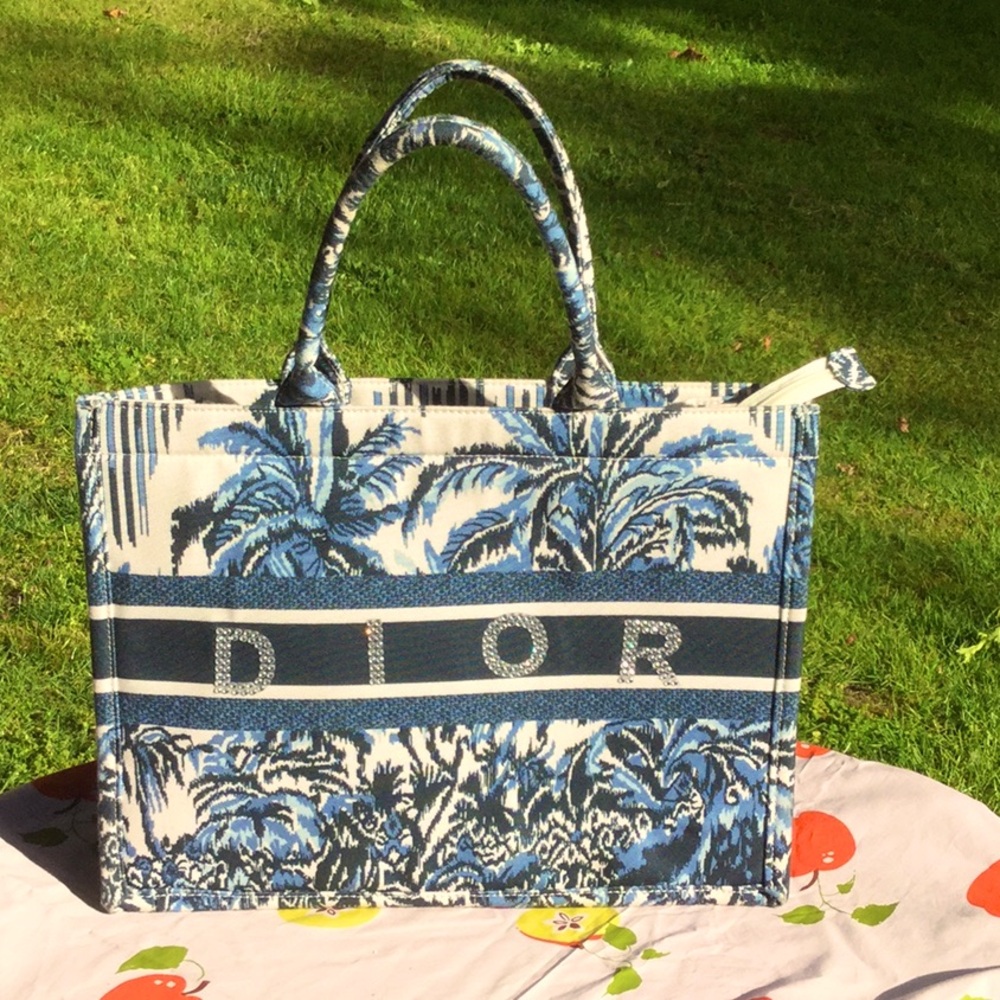 Tote bag travel bling farmer’s market chic Sunday brunch vacay pool spa festival